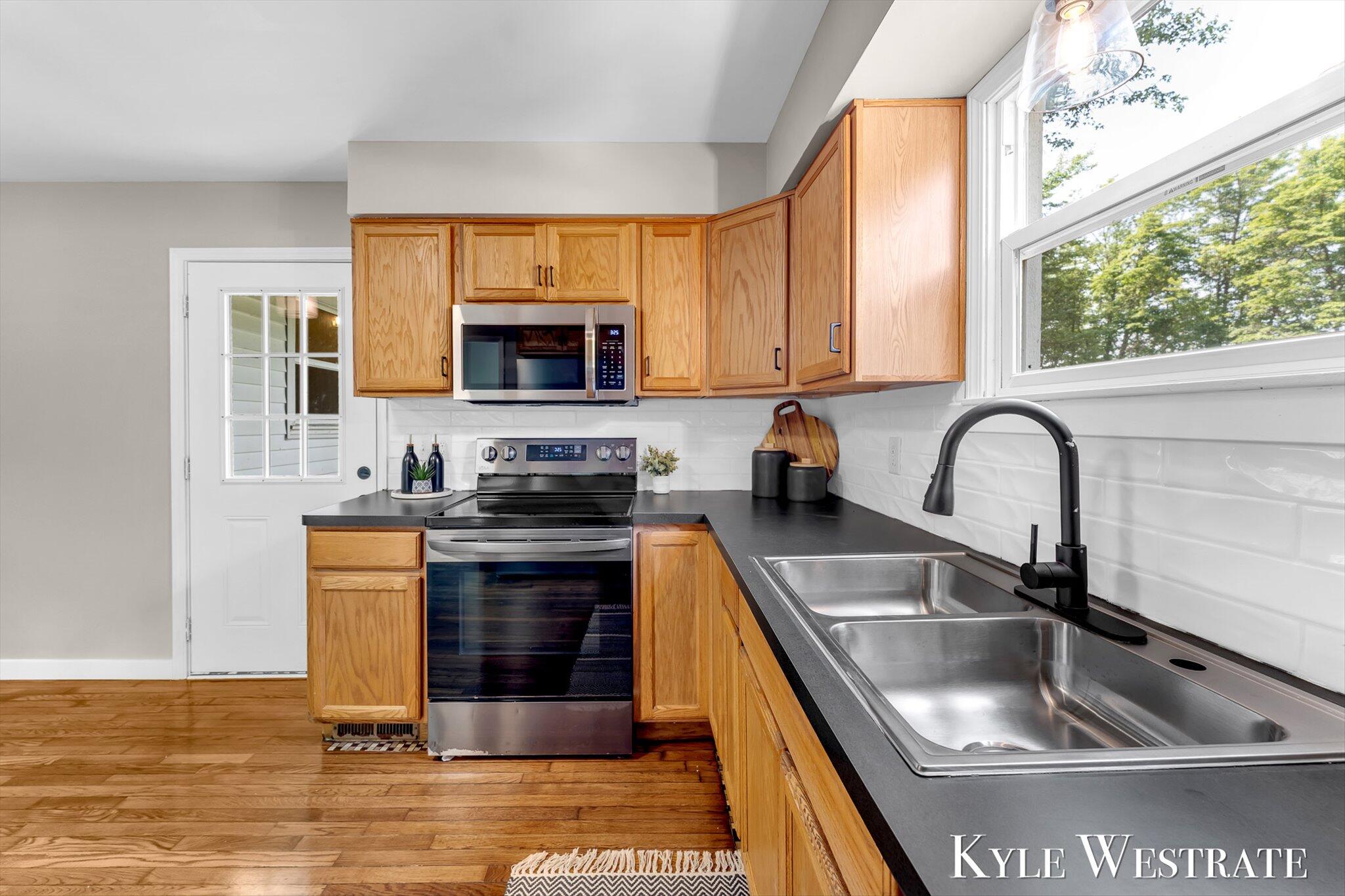 7219 South Maple Island Road Nunica, MI 49448 - Photo 12 of 30 08-KYL00497