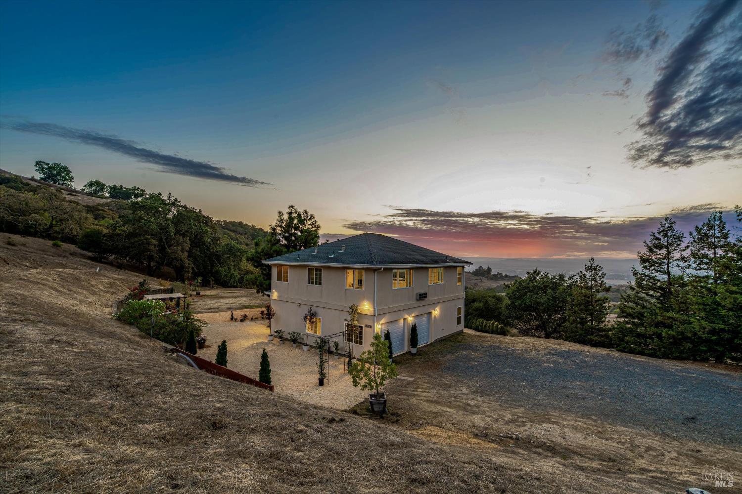 6001 Lichau Road Penngrove, CA 94951 - Photo 15 of 86