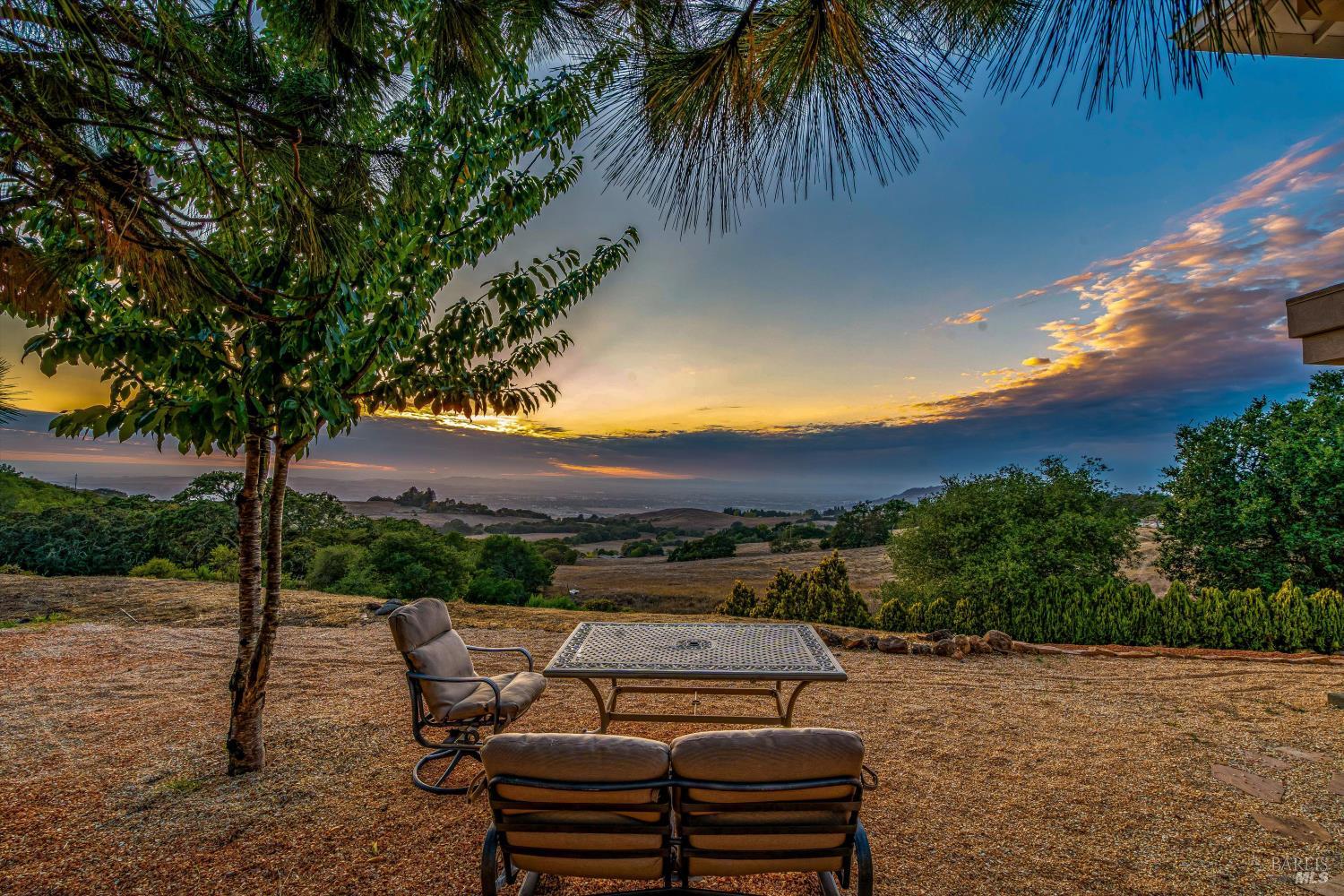 6001 Lichau Road Penngrove, CA 94951 - Photo 19 of 86