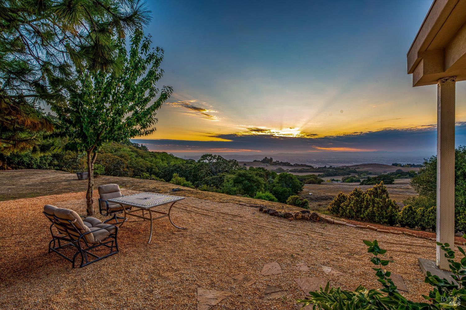 6001 Lichau Road Penngrove, CA 94951 - Photo 20 of 86