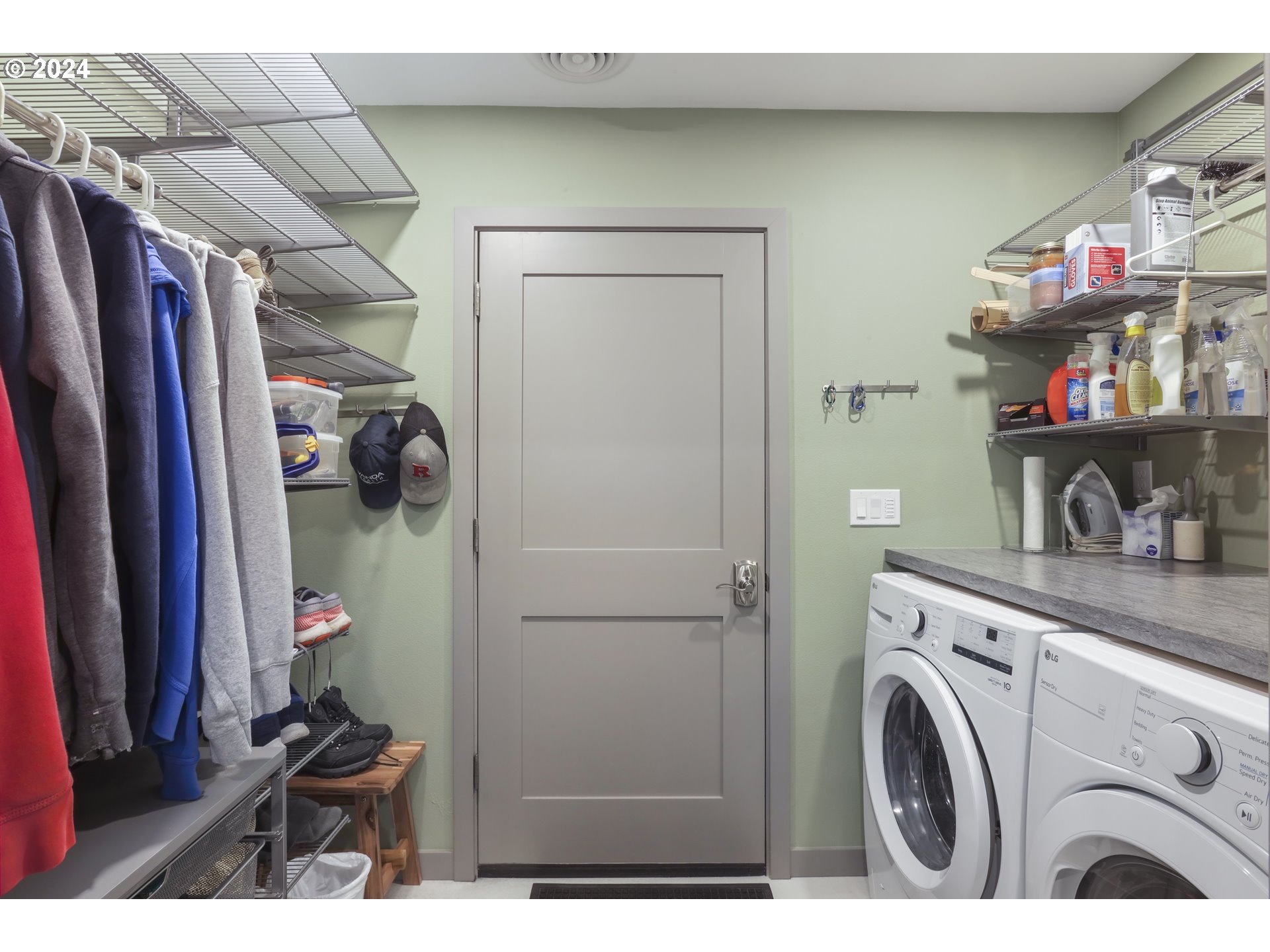 1513 Fish Tail Road Maupin, OR 97037 - Photo 25 of 39 Mud Room