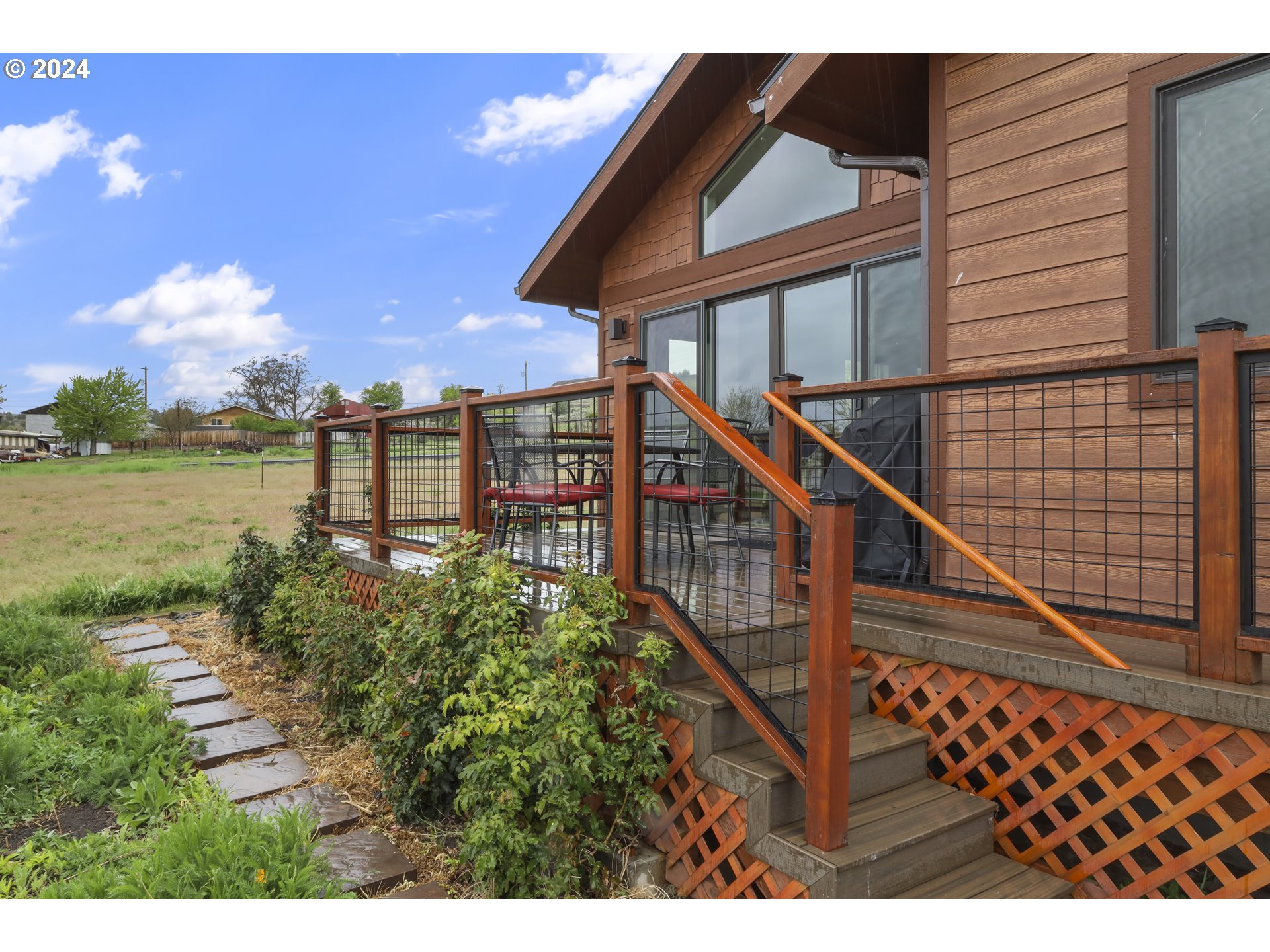 1513 Fish Tail Road Maupin, OR 97037 - Photo 28 of 39 Deck