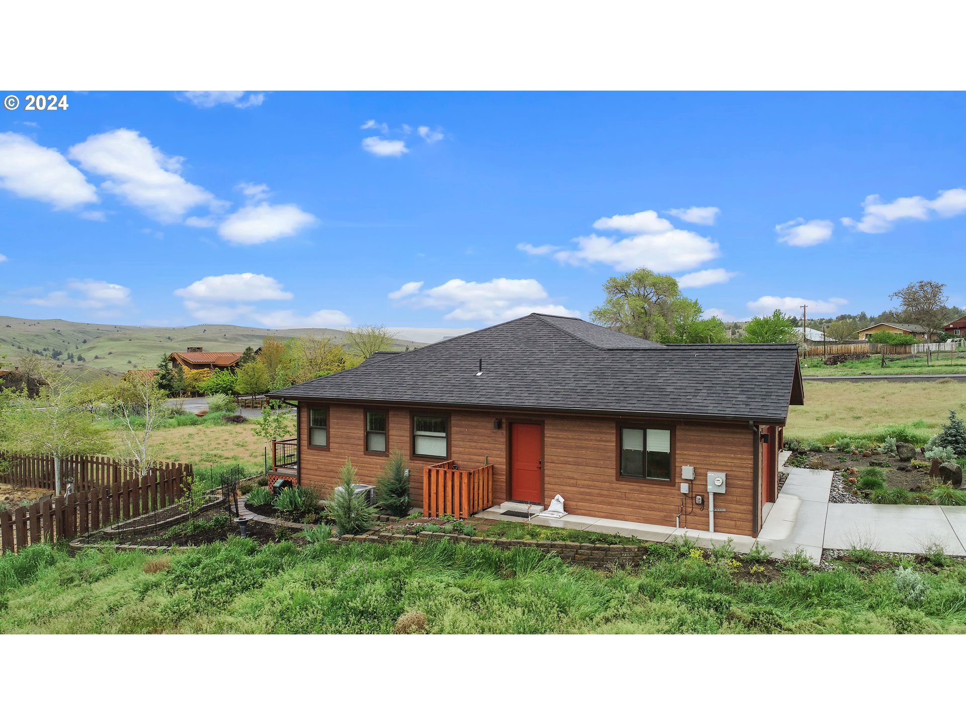 1513 Fish Tail Road Maupin, OR 97037 - Photo 35 of 39 Drone View/UAV