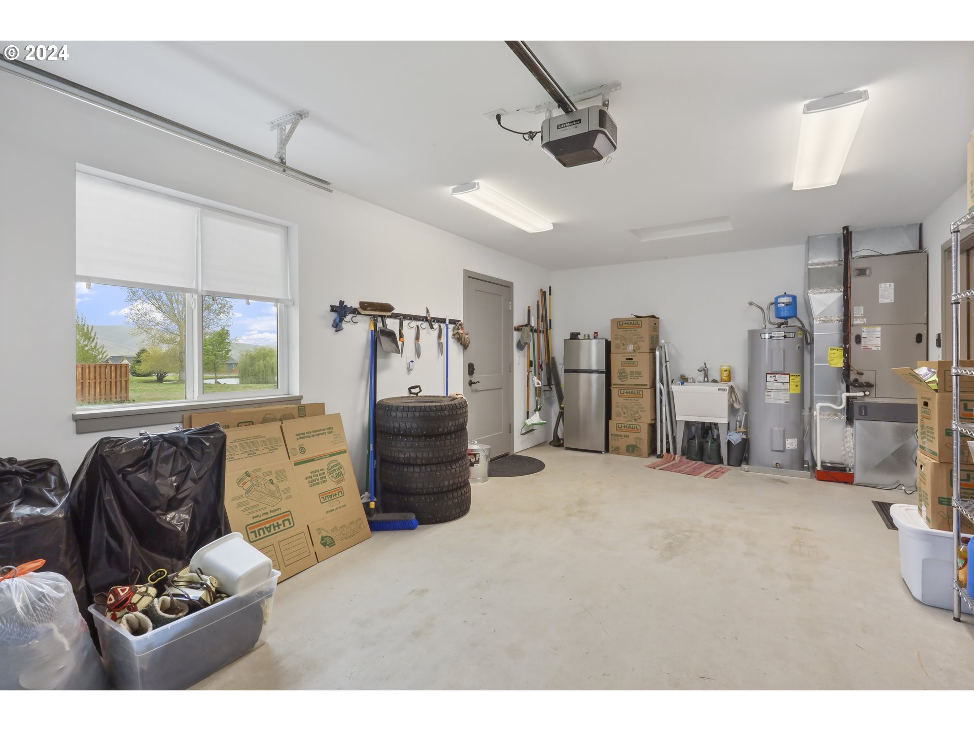 1513 Fish Tail Road Maupin, OR 97037 - Photo 38 of 39 Garage