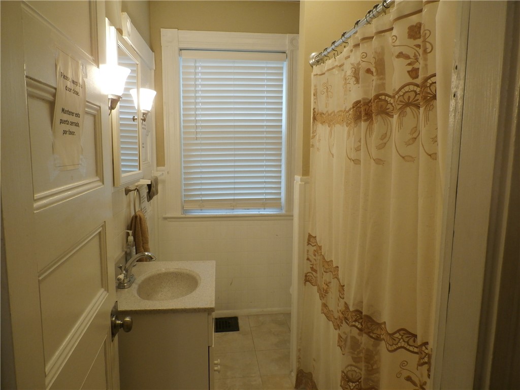 61 Linwood Road Lynn, MA 01905 - Photo 14 of 33 1st Floor Full Bath
