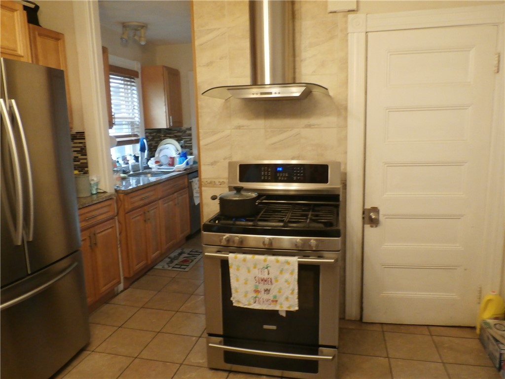 61 Linwood Road Lynn, MA 01905 - Photo 16 of 33 2nd Floor EIK