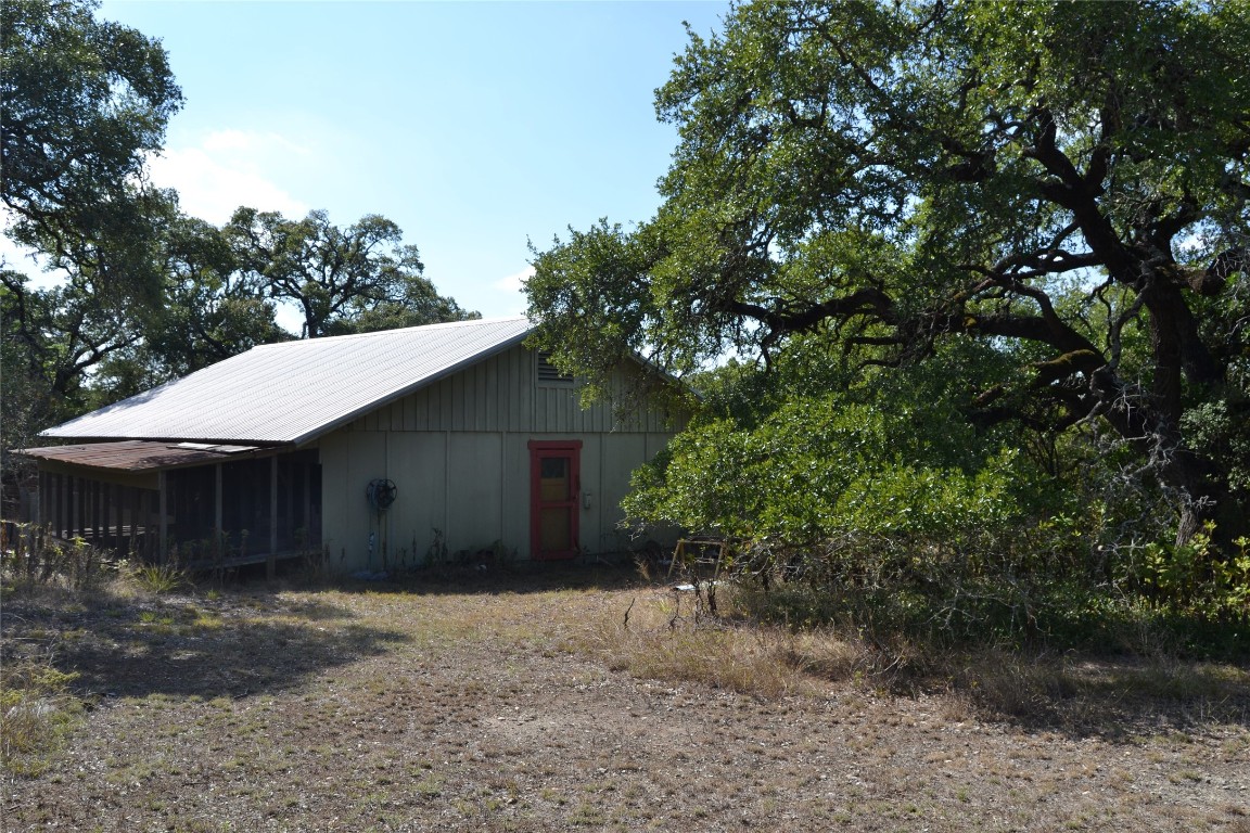 8409 Appaloosa Run Austin, TX 78737 - Photo 38 of 40 a view of a barn in the middle of a yard