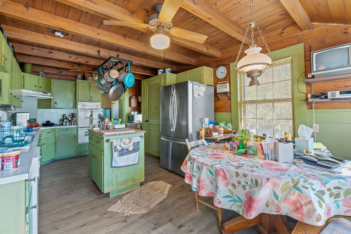 8409 Appaloosa Run Austin, TX 78737 - Photo 5 of 40 a bedroom with a bed and a table