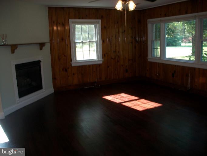 4907 Courthouse Road Spotsylvania, VA 22551 - Photo 10 of 26 Living Room