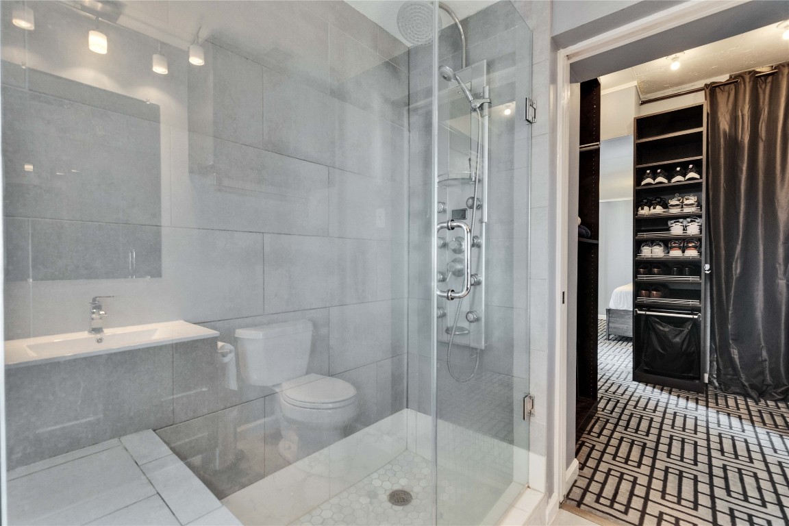 1801 Lavaca Street, Unit 5D Austin, TX 78701 - Photo 12 of 26 a bathroom with a shower a toilet and a sink