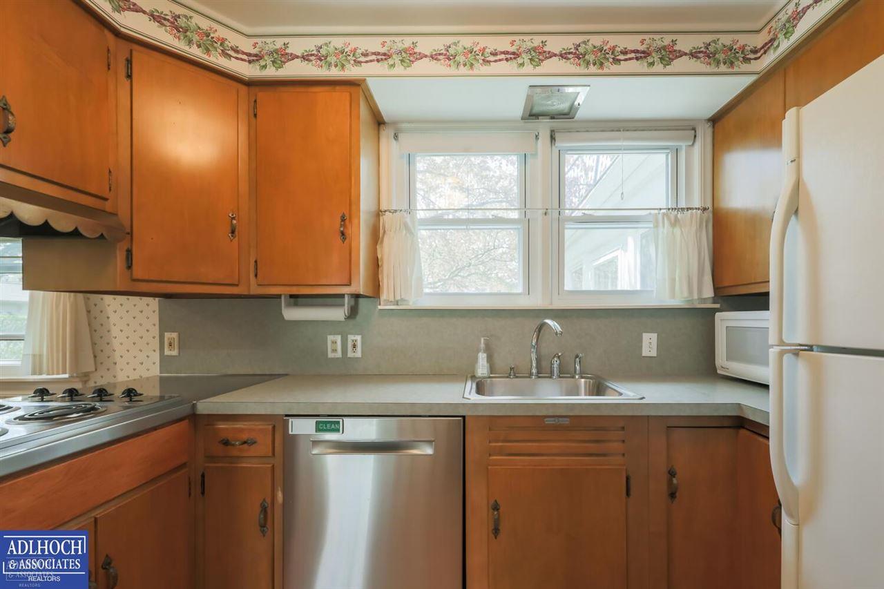 1395 Hampton Road Grosse Pointe Woods, MI 48236 - Photo 12 of 29