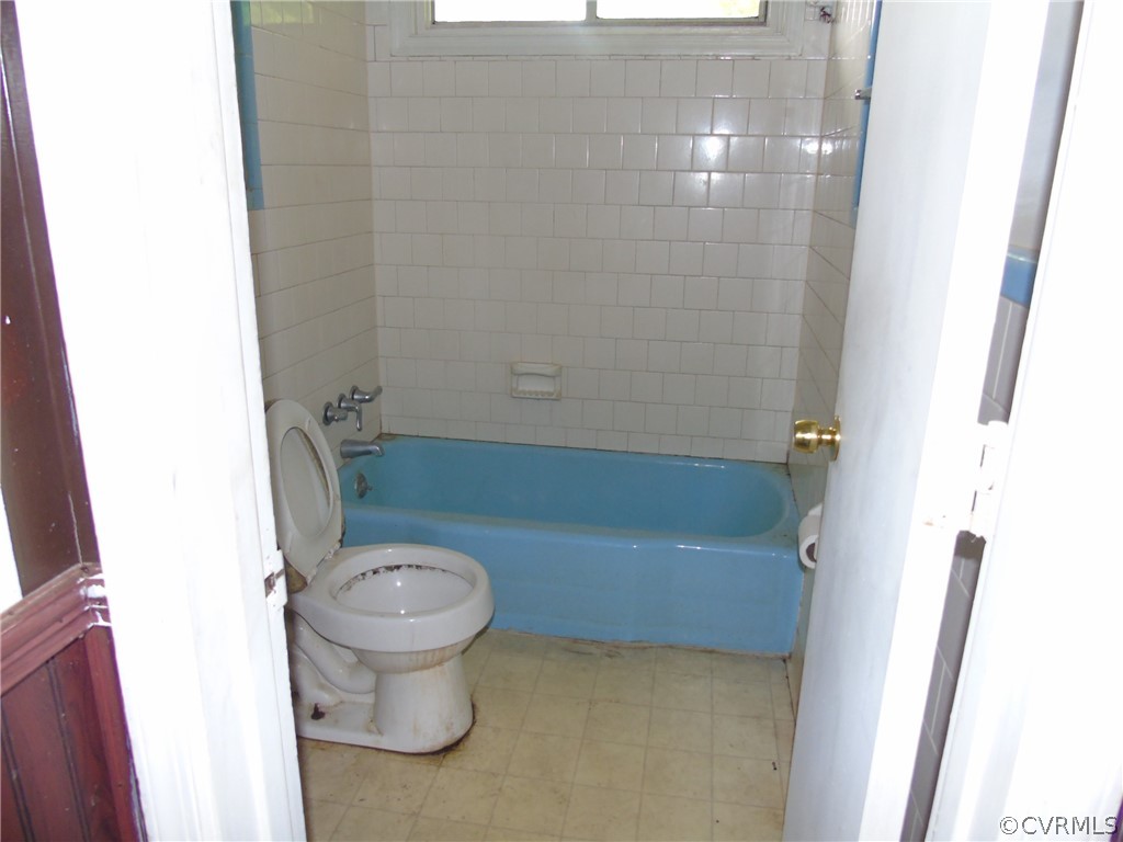 2913 Perlock Road North Chesterfield, VA 23237 - Photo 9 of 10 Hall Bath