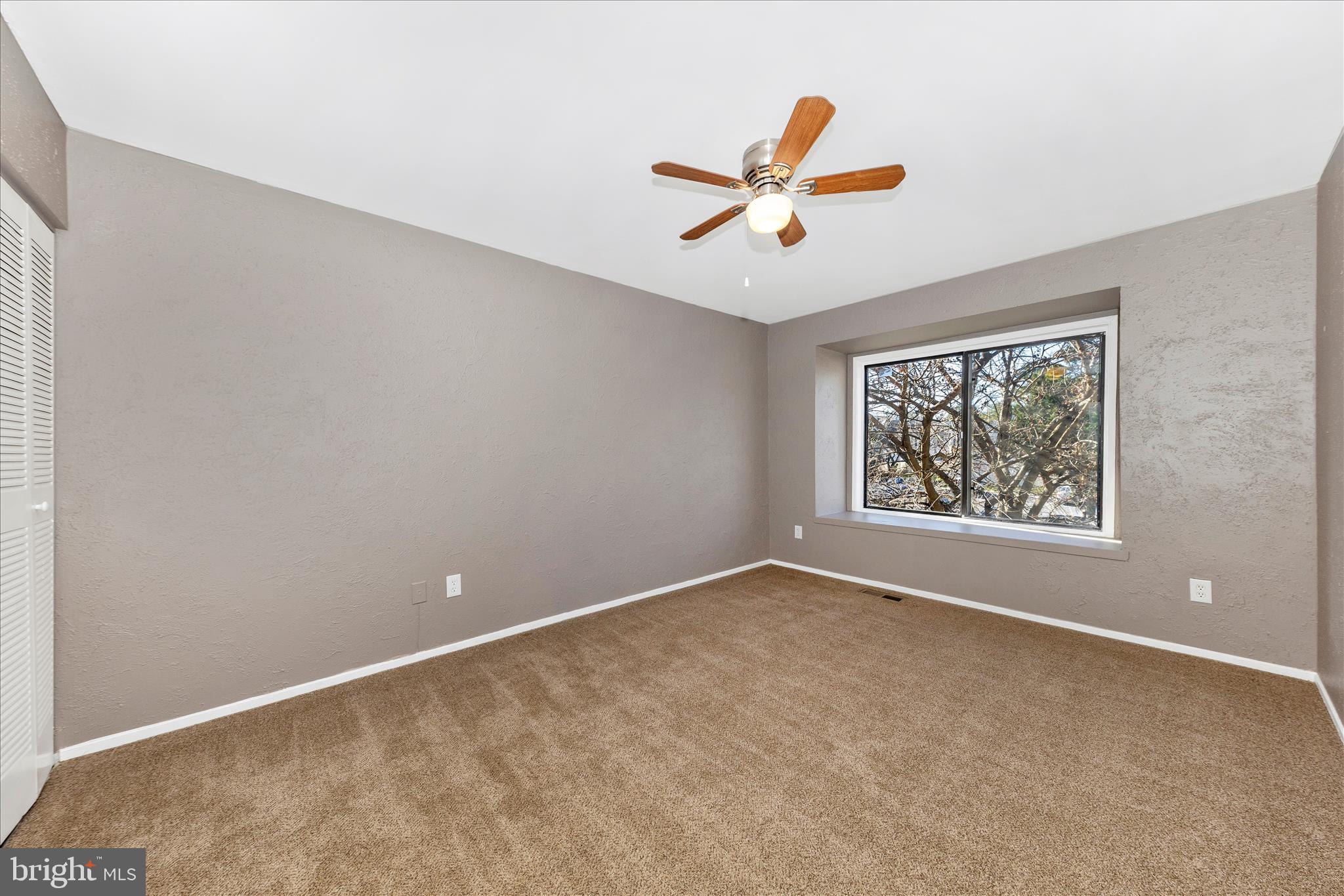 9989 Ridgeline Drive Montgomery Village, MD 20886 - Photo 13 of 26 a view of a big room with wooden floor and windows