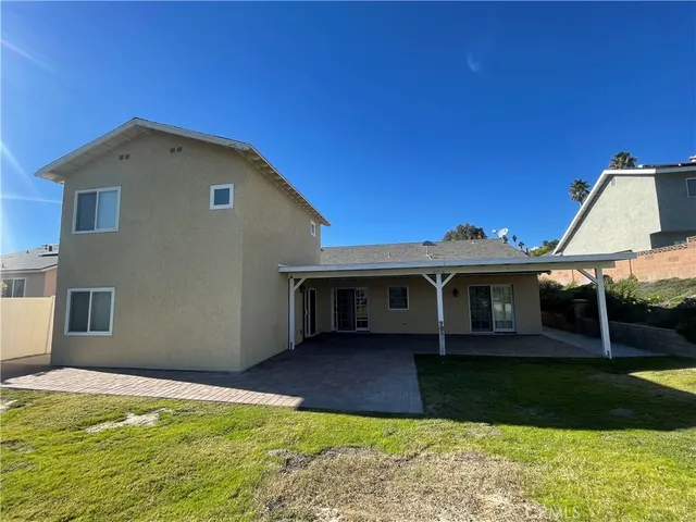 a view of a house with a backyard