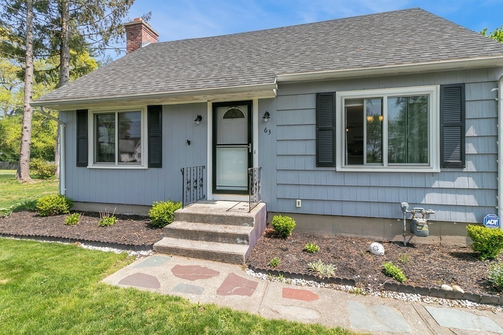 63 Ridgeview Terrace Westfield, MA 01085 - Photo 3 of 28 Gallery Image 3