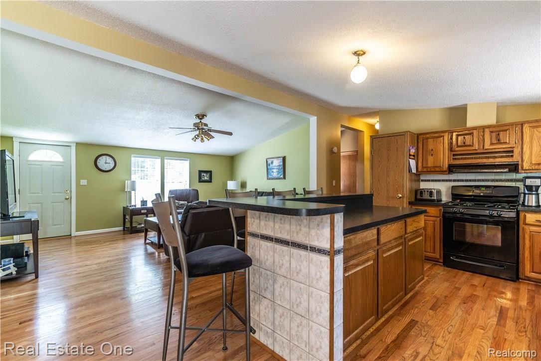 245 Herman Street Novi, MI 48377 - Photo 4 of 28 Kitchen