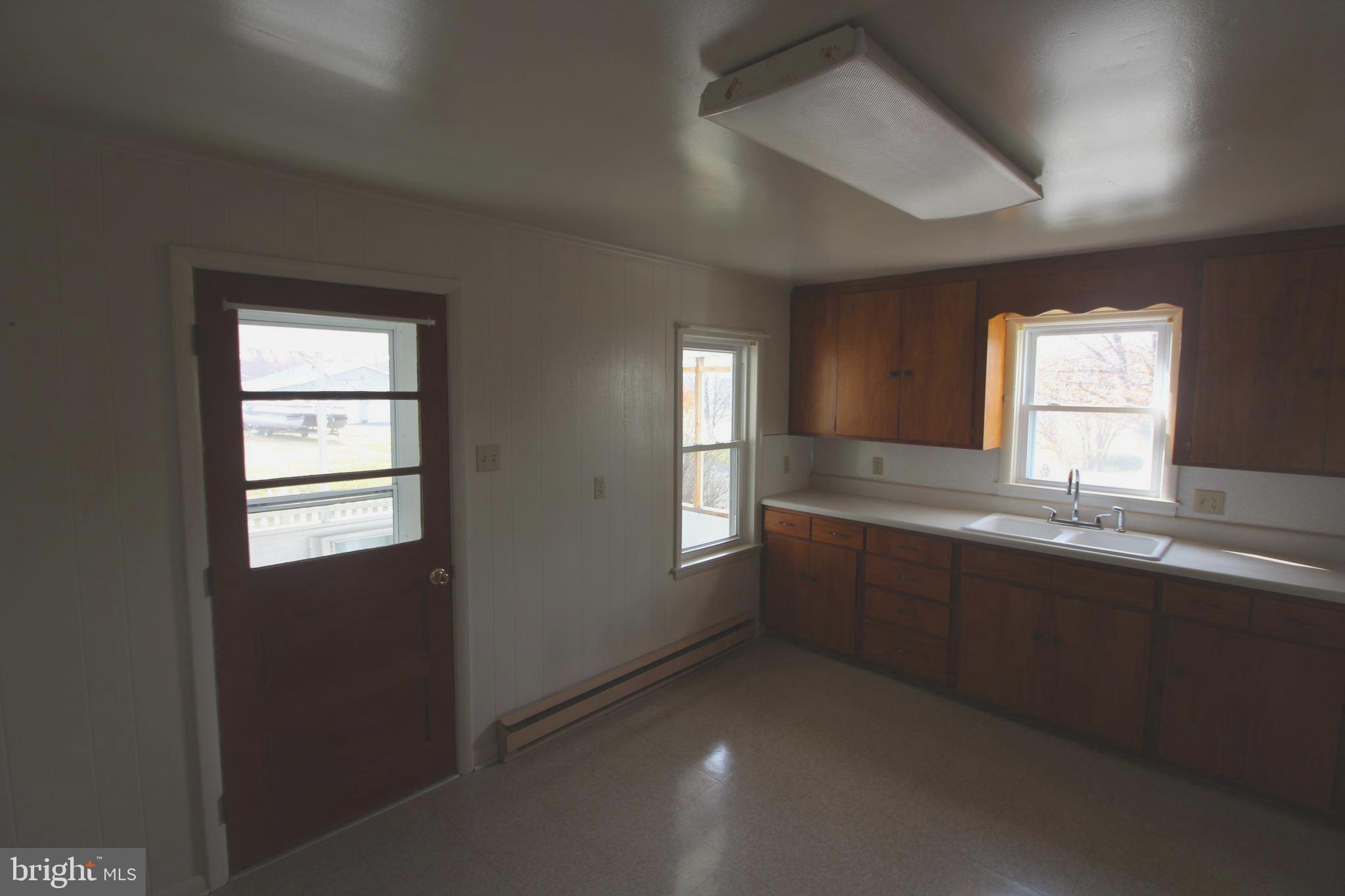 19801 Senedo Road Edinburg, VA 22824 - Photo 6 of 16 an empty room with windows