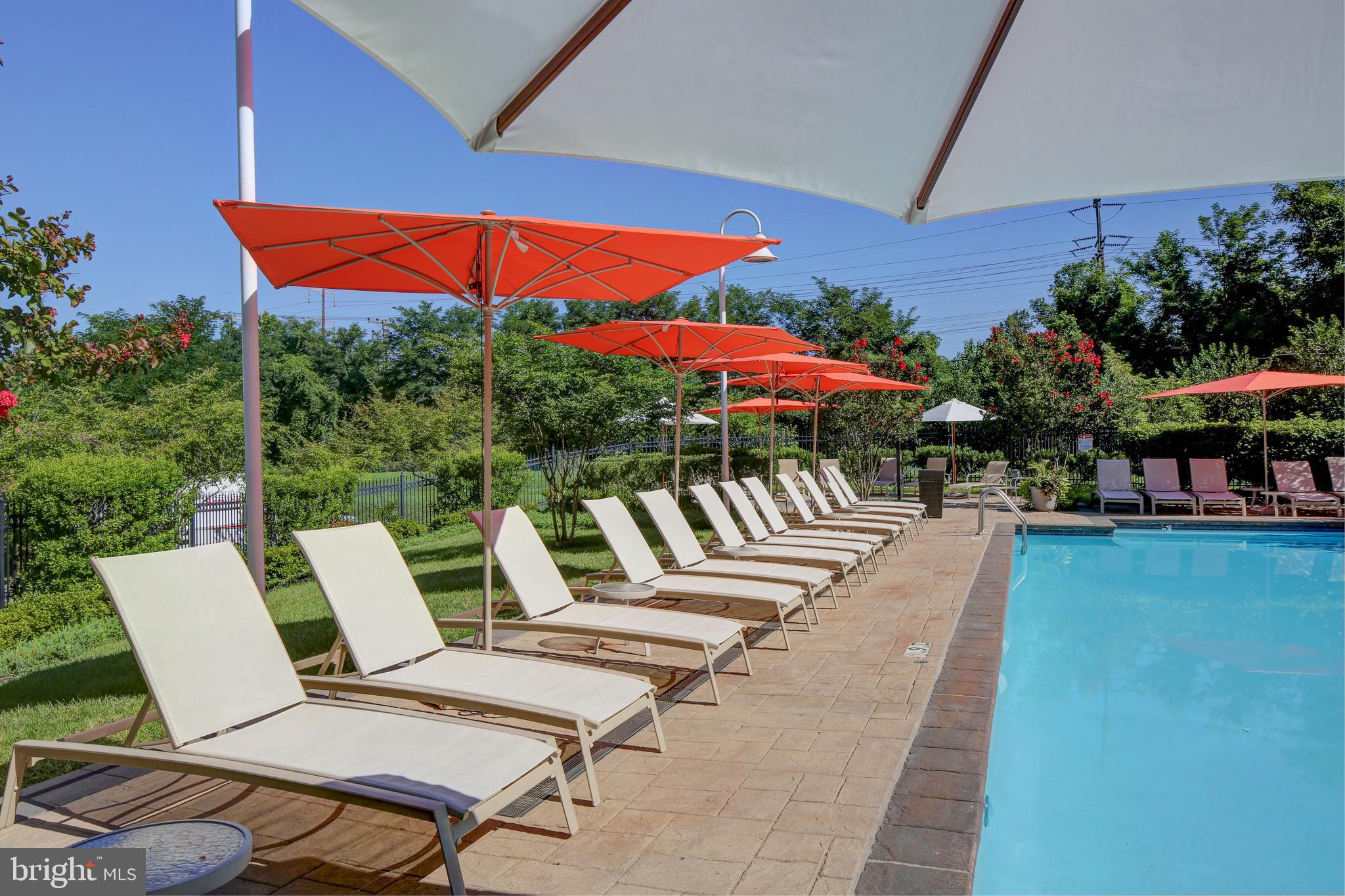 5 Park Place, Unit 702 Annapolis, MD 21401 - Photo 39 of 55 a view of swimming pool with a table and chairs under an umbrella