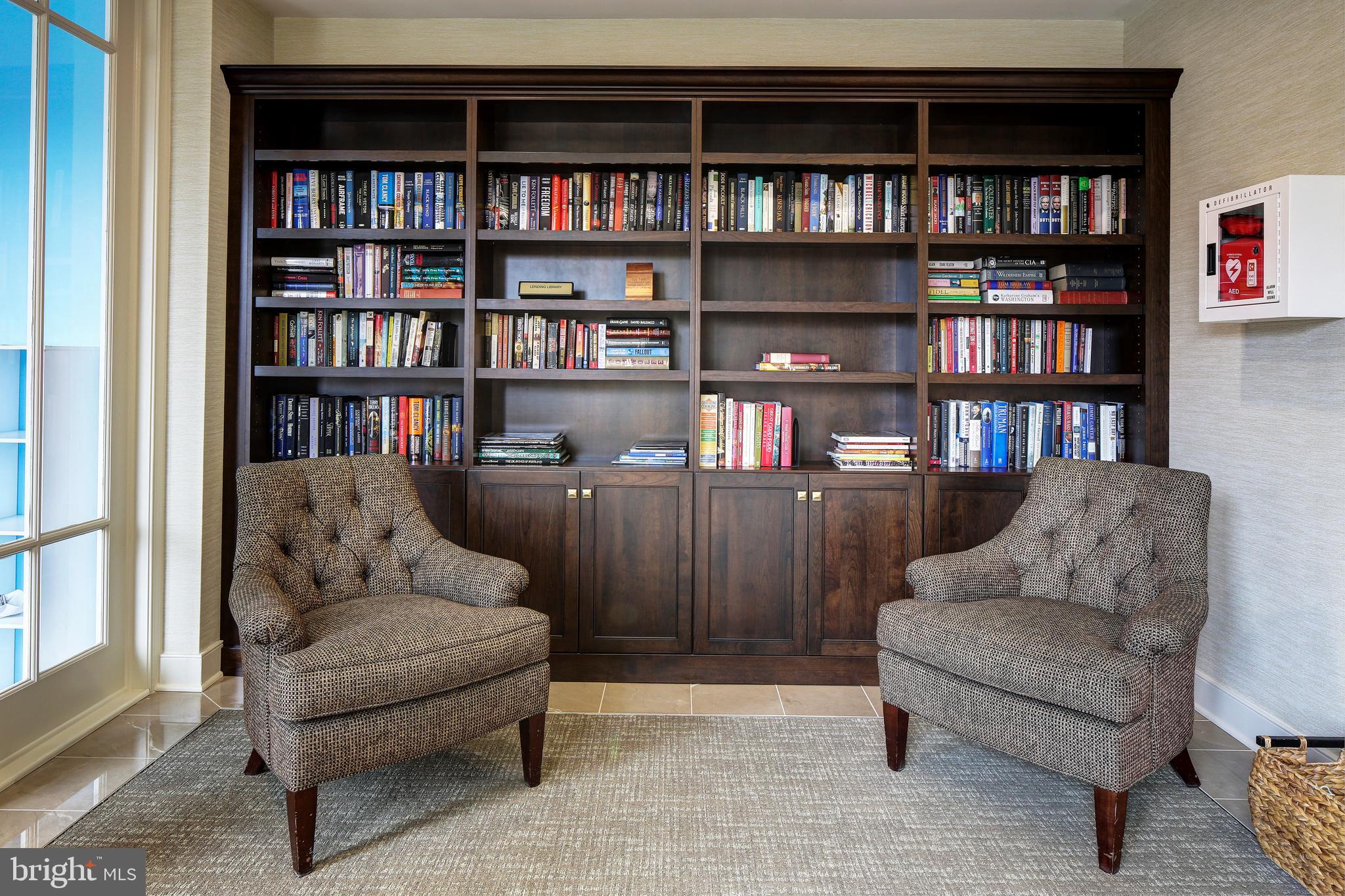 5 Park Place, Unit 702 Annapolis, MD 21401 - Photo 46 of 55 a living room with furniture and a book shelf