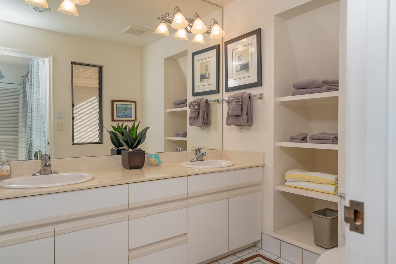 2777 South Kihei Road, Unit L204 Kihei, HI 96753 - Photo 15 of 30 a bathroom with a sink and a mirror