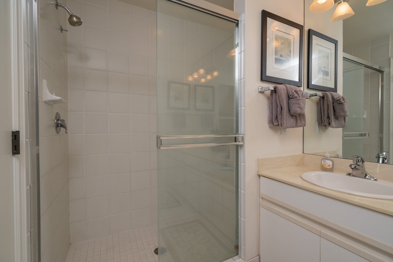 2777 South Kihei Road, Unit L204 Kihei, HI 96753 - Photo 17 of 30 a bathroom with a shower and a sink