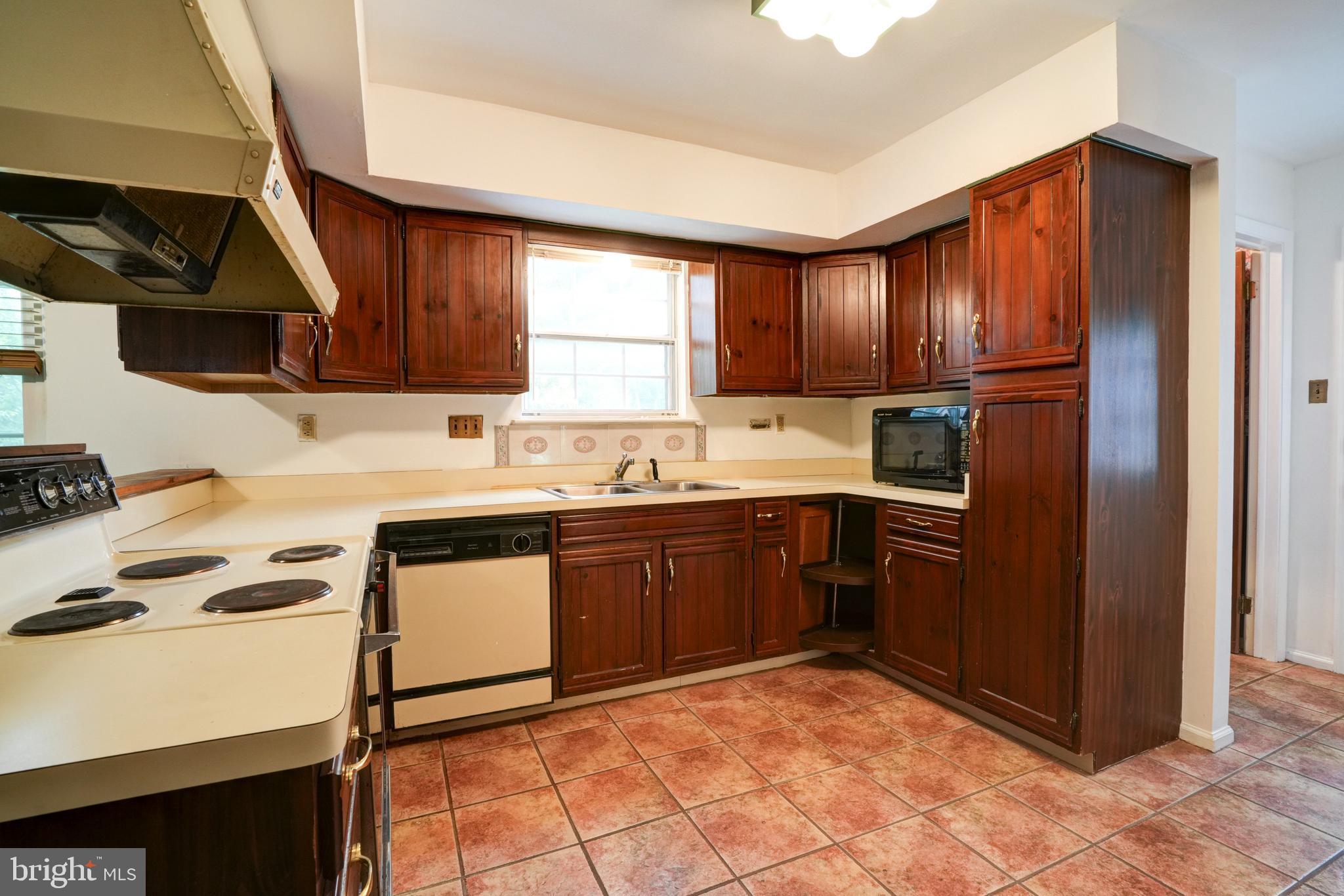 70 St Davids Road Springfield, PA 19064 - Photo 7 of 39 a kitchen with granite countertop a refrigerator sink and cabinets