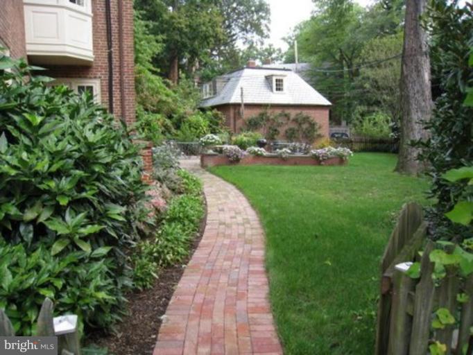 105 Charlcote Road Baltimore, MD 21218 - Photo 20 of 30 Garage 1
