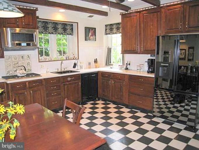 105 Charlcote Road Baltimore, MD 21218 - Photo 21 of 30 Kitchen