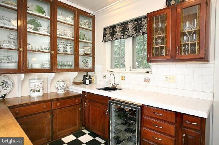 105 Charlcote Road Baltimore, MD 21218 - Photo 6 of 30 Wet Bar
