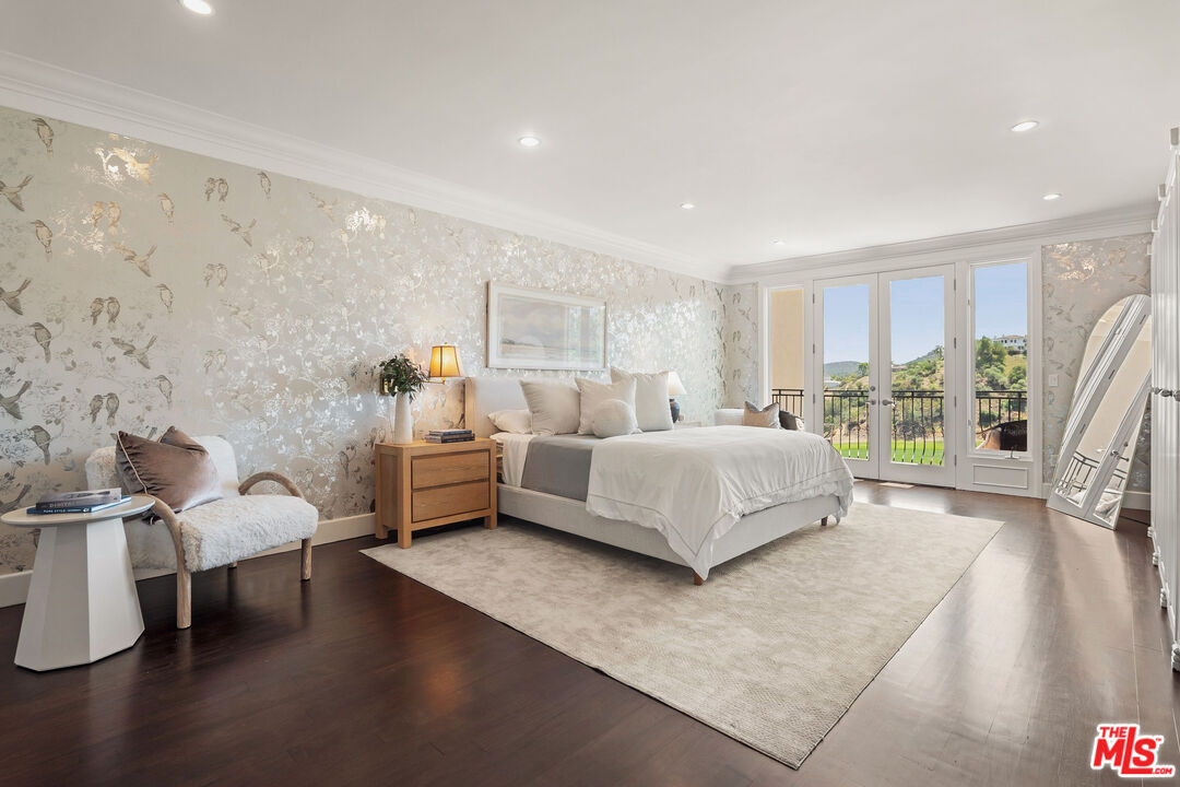 2125 Ridge Drive Los Angeles, CA 90049 - Photo 15 of 32