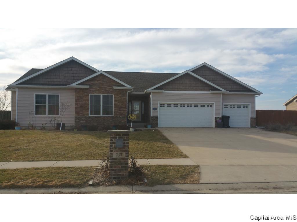 717 Racastle Road Chatham, IL 62629 - Photo 1 of 23 Gallery Image 1