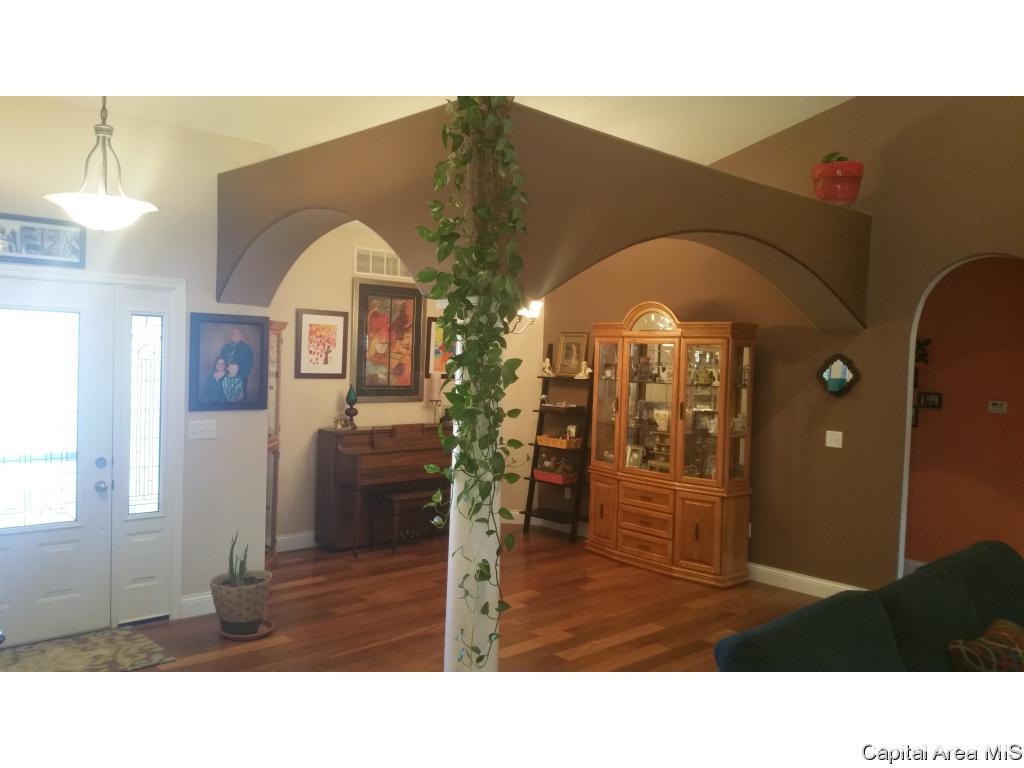 717 Racastle Road Chatham, IL 62629 - Photo 11 of 23 Gallery Image 11