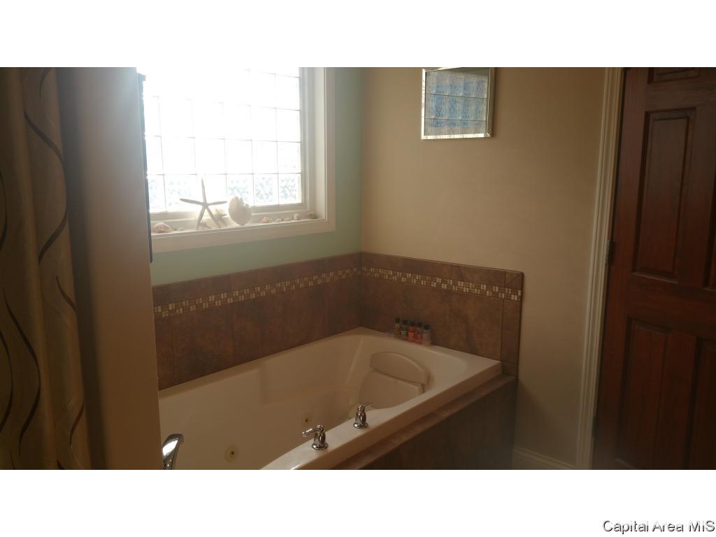 717 Racastle Road Chatham, IL 62629 - Photo 14 of 23 Gallery Image 14