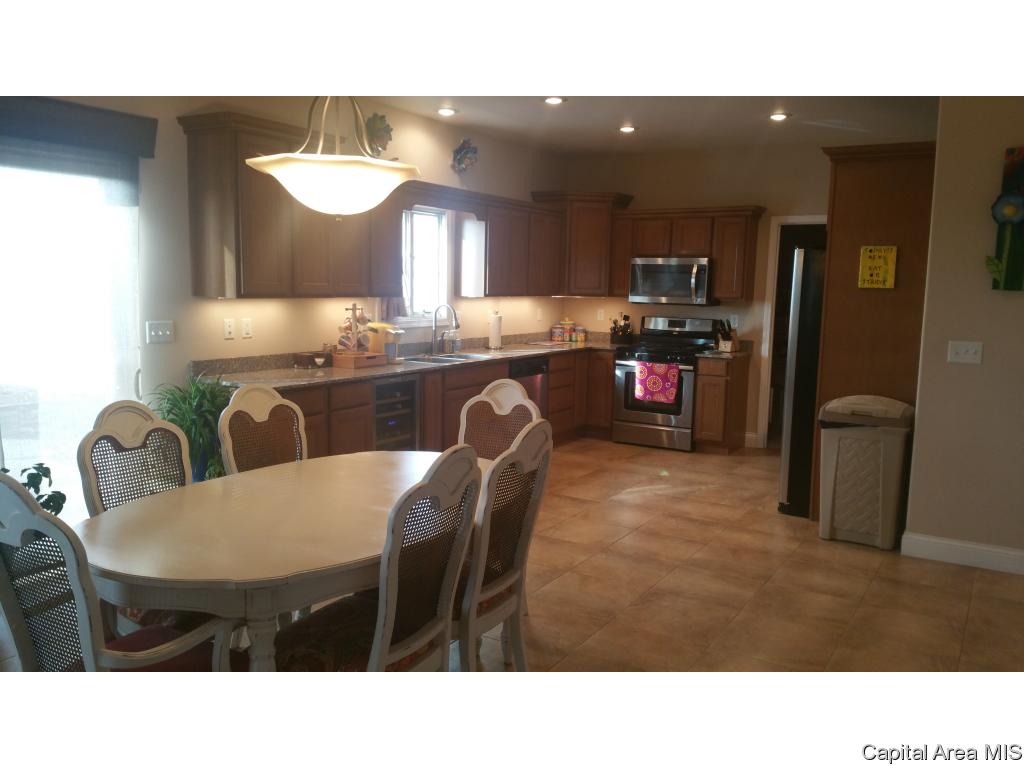 717 Racastle Road Chatham, IL 62629 - Photo 4 of 23 Gallery Image 4