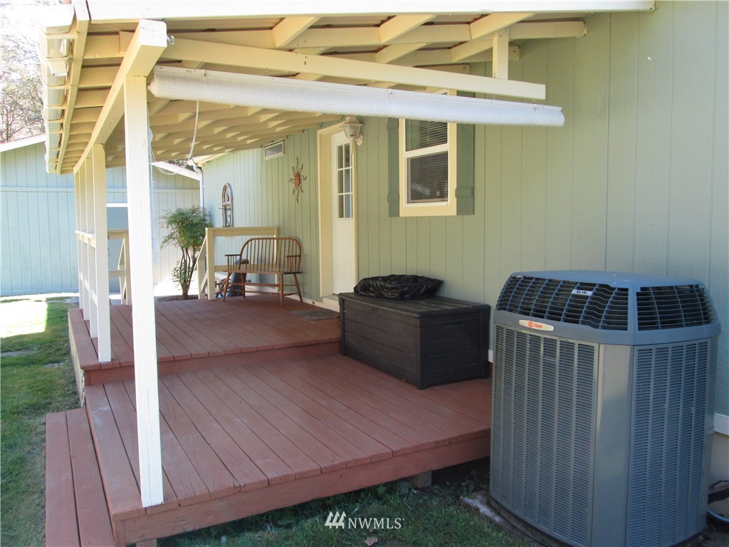 18905 Rouse Road Southwest Longbranch, WA 98351 - Photo 17 of 25 a view of balcony and patio