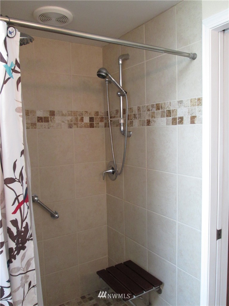 18905 Rouse Road Southwest Longbranch, WA 98351 - Photo 10 of 25 a bathroom with a shower