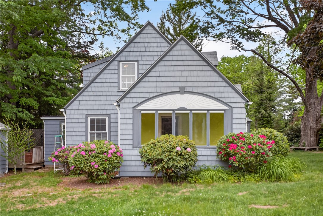 64 White Birch Road Cranston, RI 02920 - Photo 4 of 50