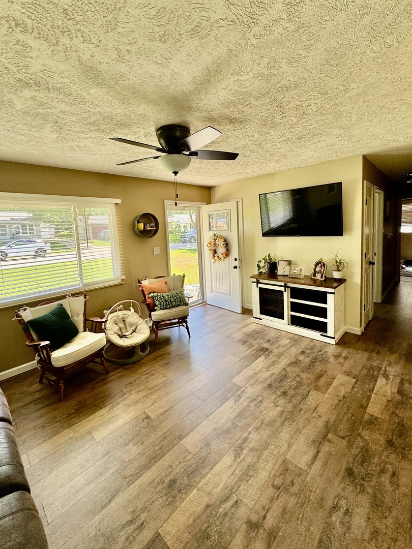 326 Rowe Drive Bloomington, IL 61701 - Photo 4 of 20