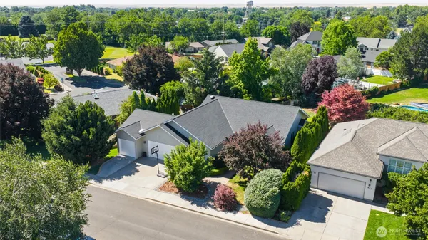 $575,000 | 833 Southeast Marine Drive, College Place, WA 99324