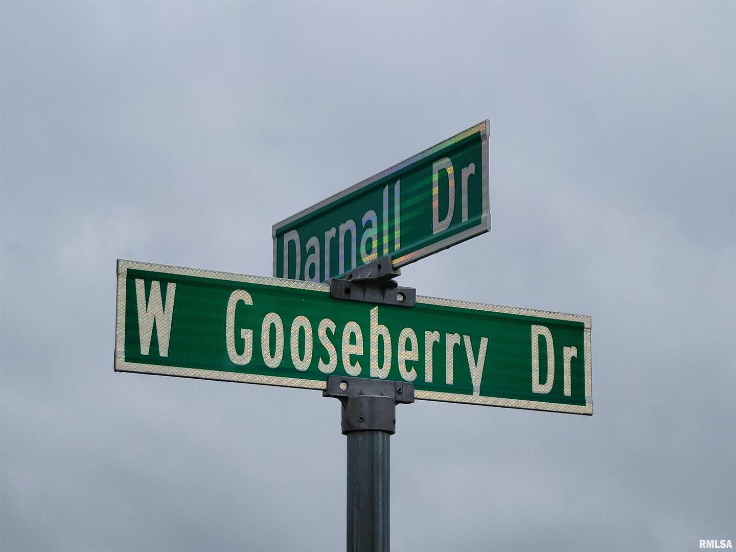 803 Darnall Drive Geneseo, IL 61254 - Photo 6 of 17 a view of a street sign