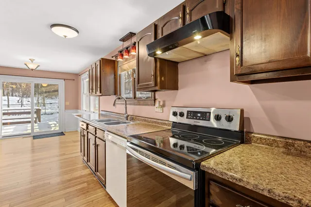 $599,900 | 25 Sherwood Forest Drive, Gilford, NH 03249