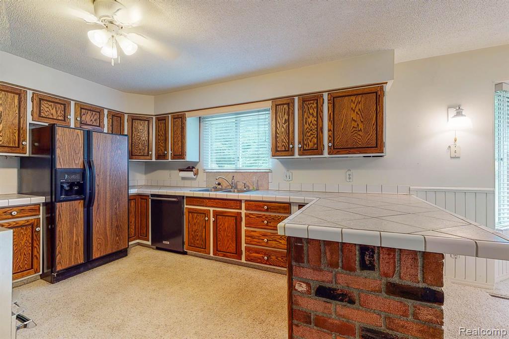 12460 White Lake Road Fenton, MI 48430 - Photo 12 of 55