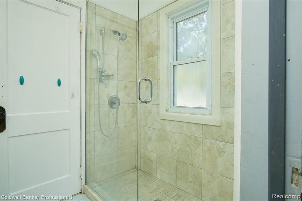 145 Highland Avenue Rochester, MI 48307 - Photo 18 of 23