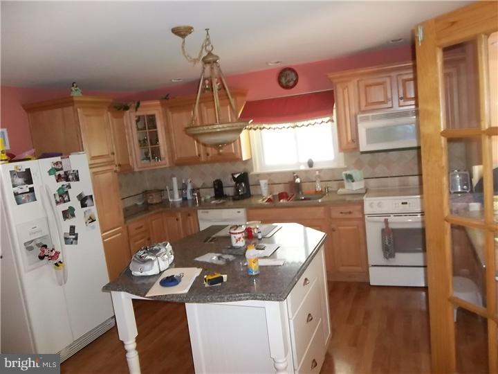 712 High Boulevard Reading, PA 19607 - Photo 8 of 11 Kitchen