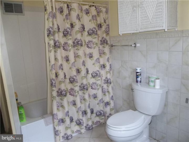 712 High Boulevard Reading, PA 19607 - Photo 9 of 11 Bathroom