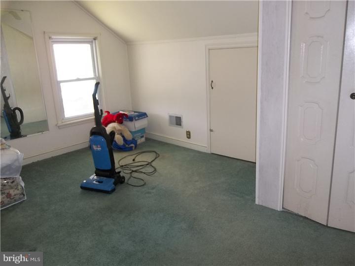 712 High Boulevard Reading, PA 19607 - Photo 10 of 11 Bedroom 2