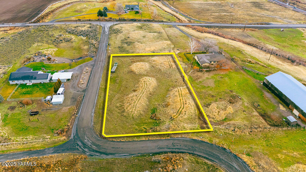 Nka Conrad Road Selah, WA 98942 - Photo 11 of 16 a view of swimming pool