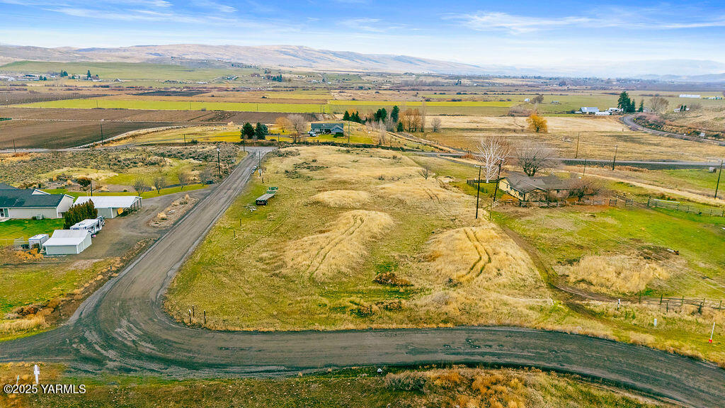 Nka Conrad Road Selah, WA 98942 - Photo 12 of 16 a view of an ocean and beach