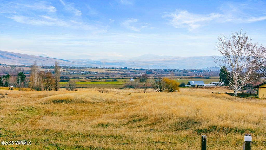 Nka Conrad Road Selah, WA 98942 - Photo 14 of 16 a view of a swimming pool with an ocean view