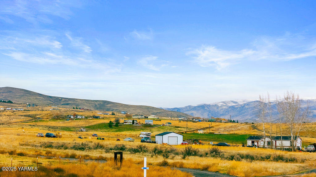 Nka Conrad Road Selah, WA 98942 - Photo 16 of 16 a view of an ocean and a mountain